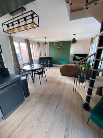 Duplex Proche Gare Vue Tour Perret Avec Parking Gratuit Apartment อาเมียงส์ ภายนอก รูปภาพ