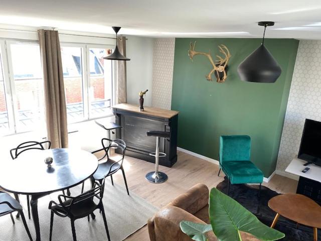 Duplex Proche Gare Vue Tour Perret Avec Parking Gratuit Apartment อาเมียงส์ ภายนอก รูปภาพ